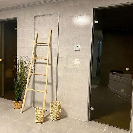 Superbe Logement Pres De Bruxelles Avec Spa Prive Luaran gambar