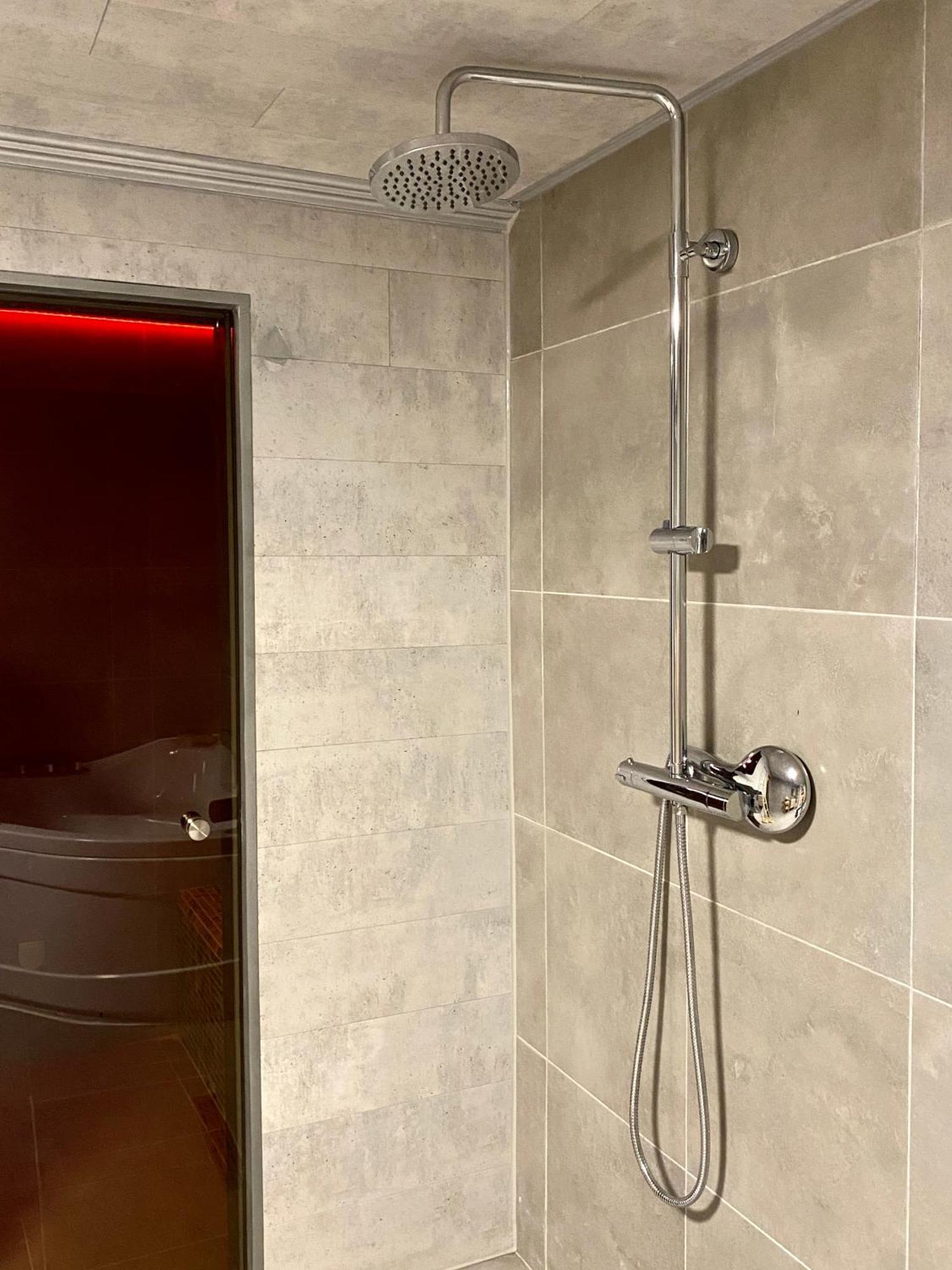 Superbe Logement Pres De Bruxelles Avec Spa Prive Luaran gambar